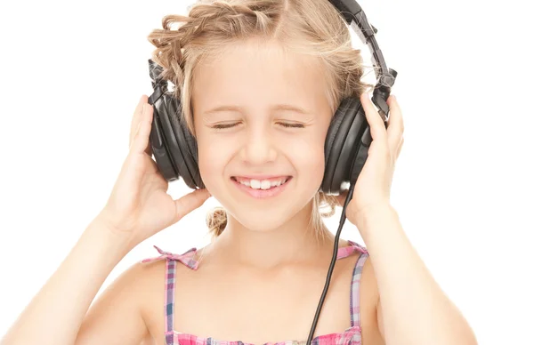 Šťastná dívka ve velkých sluchátka — Stock fotografie