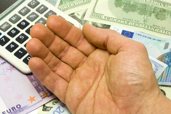 Dollar, euro-bankbiljetten, rekenmachine, menselijke hand — Stockfoto