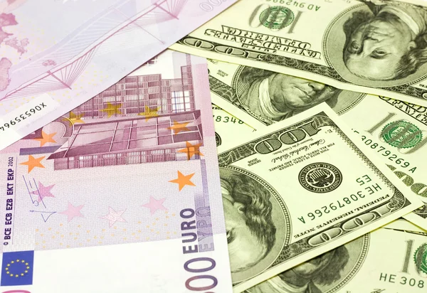 Billetes en dólares y en euros — Foto de Stock