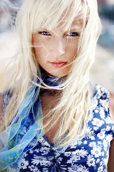 Wakacje portret ładny blond — Zdjęcie stockowe