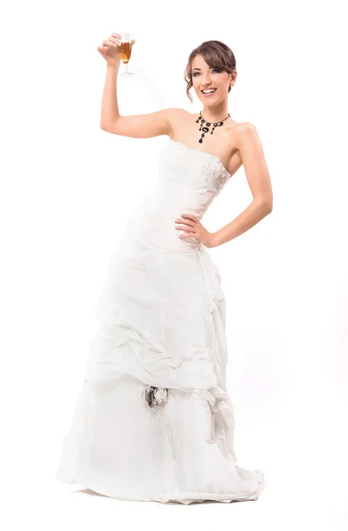 Giovane sposa sorridente con bicchiere di champagne — Foto Stock