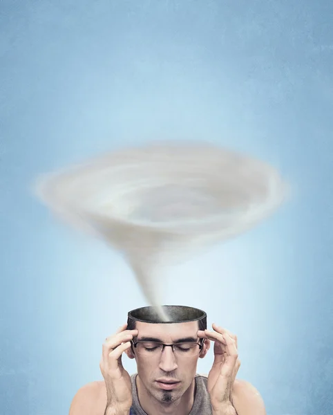 Conceptuele afbeelding - tornado hoofd man — Stockfoto
