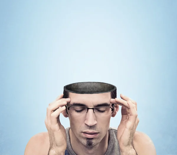 Imagen conceptual de un hombre de mente abierta, mucho espacio de copia — Foto de Stock