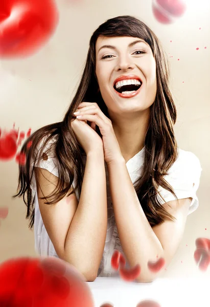 Närbild porträtt av glad ung kvinna — Stockfoto