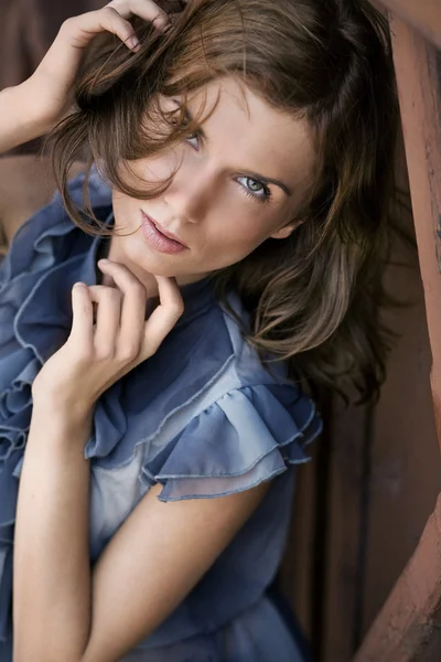 Mode stil foto av en ung skönhet — Stockfoto