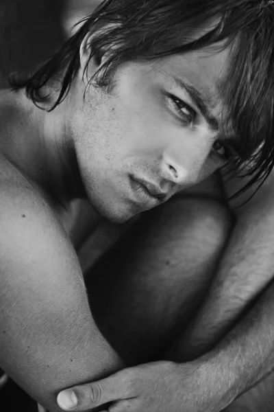 若いハンサムな裸の男 — ストック写真