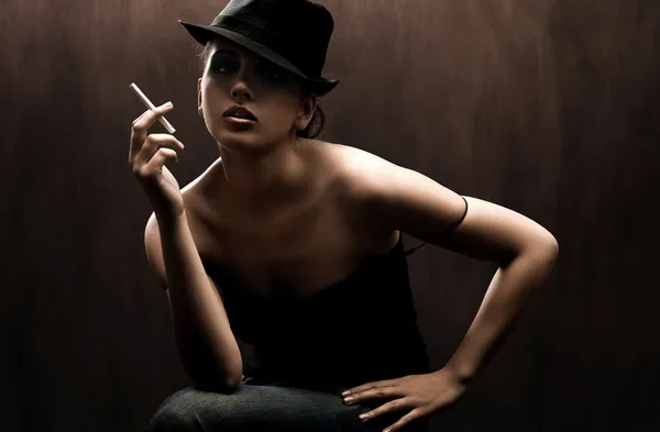 Fine art portrait of a beautiful lady with cigarette — Stock Photo, Image