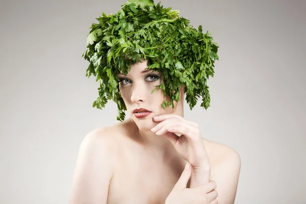 Smyslná portrét ženy vlasy petržele — Stock fotografie