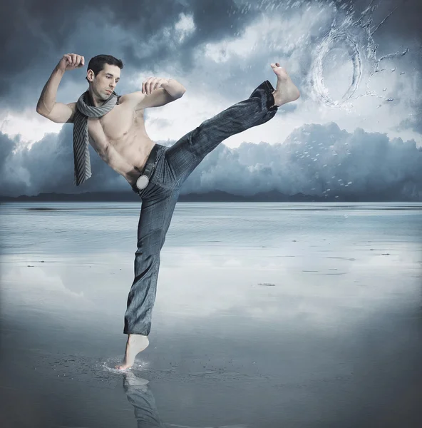 Treinamento de lutador Taekwondo na natureza — Fotografia de Stock