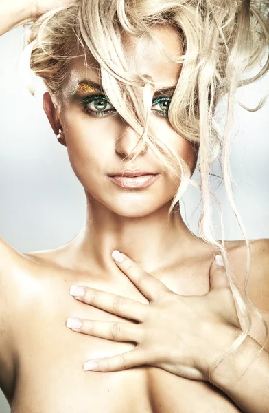 Portret wspaniałe piękna blondynka — Zdjęcie stockowe