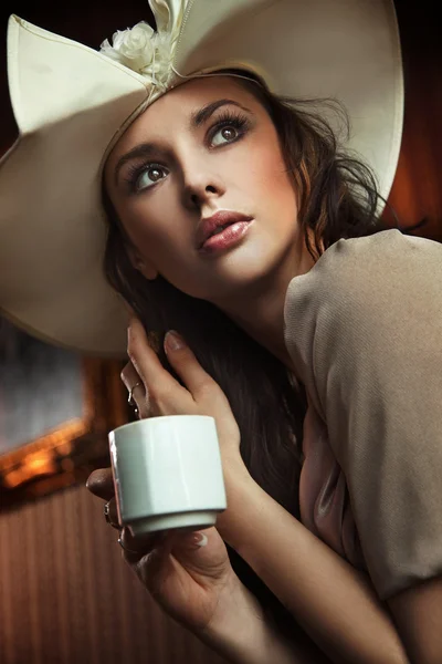 Retrato Una Hermosa Dama Bebiendo Café Tarde —  Fotos de Stock