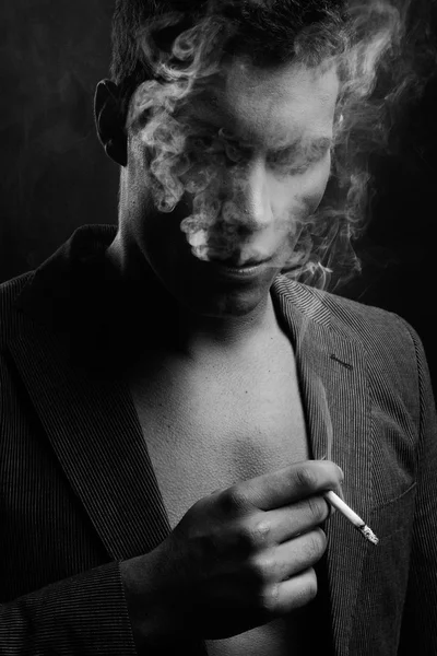Genç Kaslı Bir Adam Portresi — Stok fotoğraf