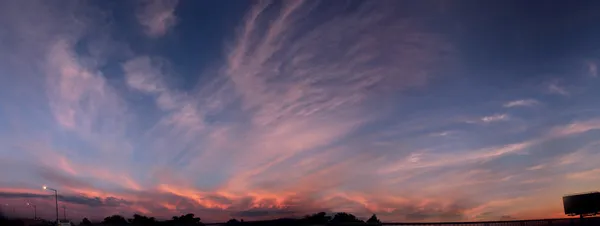 Prachtige Bewolkt Zonsondergang — Stockfoto