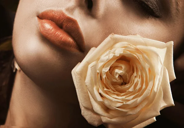 Close up portrait of a woman with rose — Stock Photo, Image