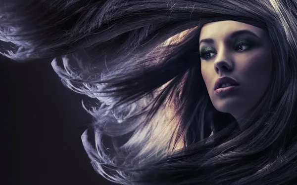 Портрет Молодой Женщины Длинными Волосами — стоковое фото