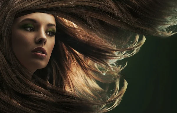 Портрет Молодой Женщины Длинными Волосами — стоковое фото