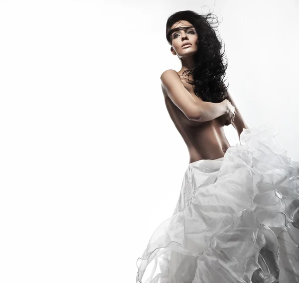 Sexig kvinna i vit klänning — Stockfoto