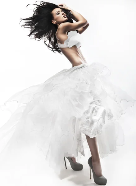 Sexy žena na sobě bílé šaty — Stock fotografie