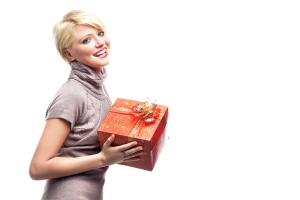 Lachende Vrouw Met Cadeau — Stockfoto