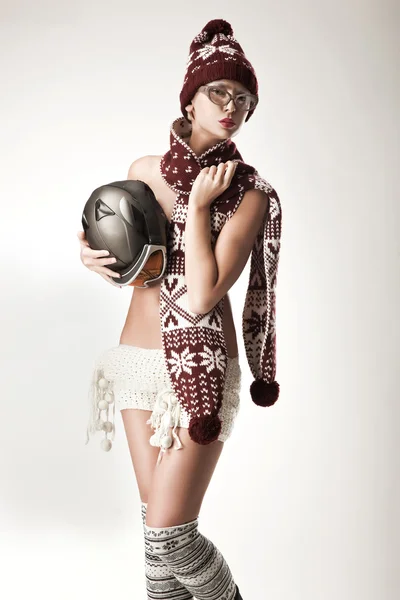Leuke Vrouw Dragen Sjaal — Stockfoto