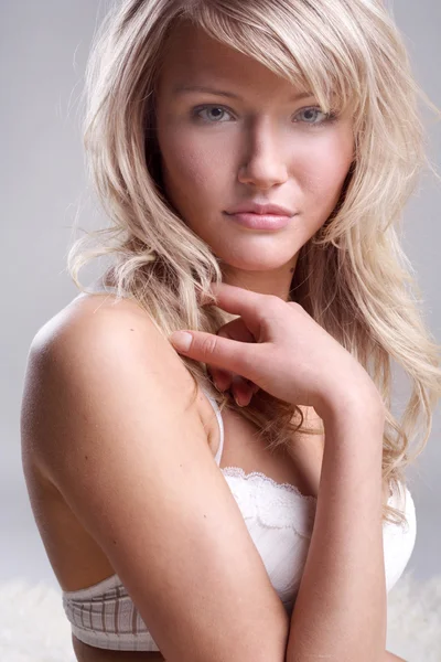 Detailní Portrét Svěží Krásná Mladá Modelka — Stock fotografie