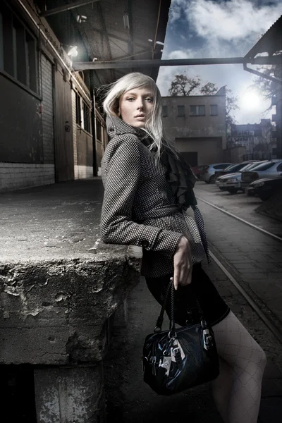 Bela Mulher Moda Rua — Fotografia de Stock