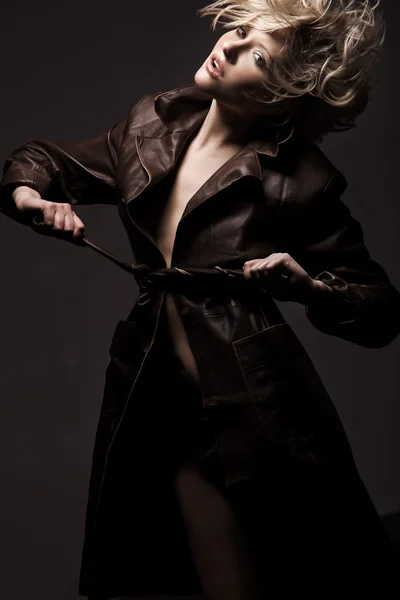 Yüksek moda poz ceket modeli Stok Fotoğraf