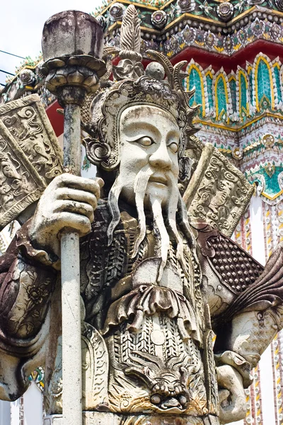 Китайская гигантская статуя хранителя — стоковое фото