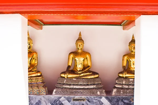 Antik gyllene buddha-staty — Stockfoto