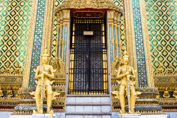 A guardian szobor a buddhista templom — Stock Fotó