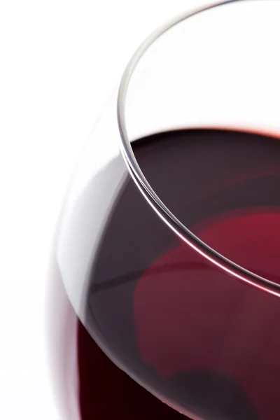 Sklenici červeného vína. detail na bílém — Stock fotografie