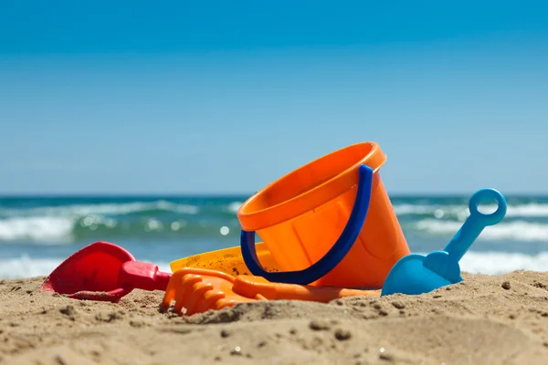 塑料玩具的海滩 — 图库照片