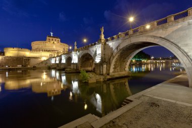 Eski Köprü ve kale sant angelo Roma