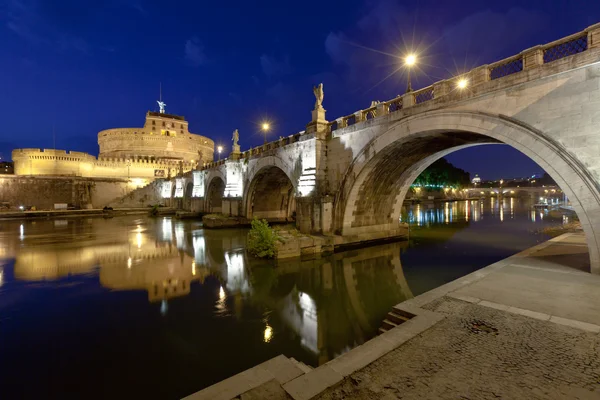 Older Bridge and Castle Sant Angelo in Rome — Stock Photo, Image