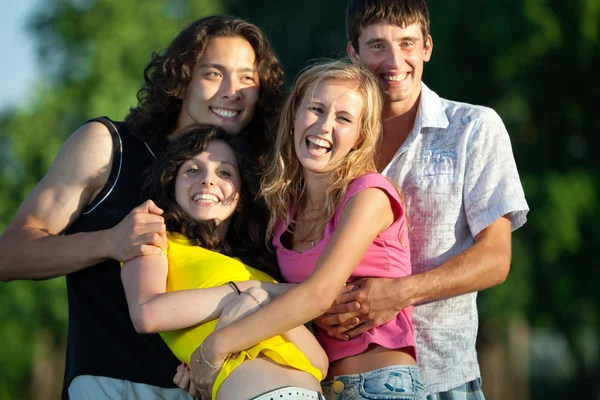 A group of young having fun in the park — Stock Photo, Image