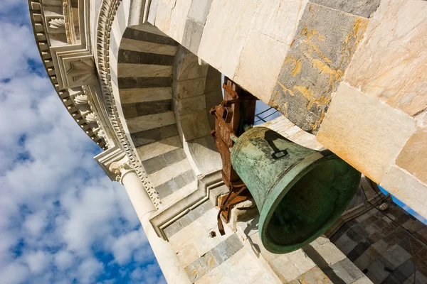 Sino de torre inclinada em Pisa — Fotografia de Stock
