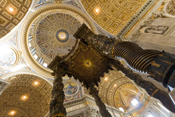 St Peter's basilica interiör i Vatikanen — Stockfoto