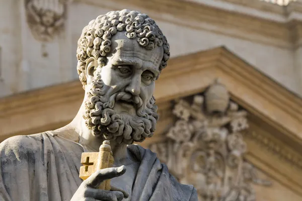 Sacred Peter's statue in Vatican. Detail — Stock Photo, Image