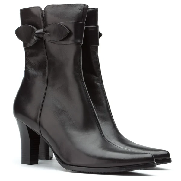 Krótkie czarne buty damskie — Zdjęcie stockowe