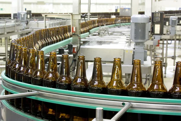 Przenośnika fabryki piwa — Zdjęcie stockowe