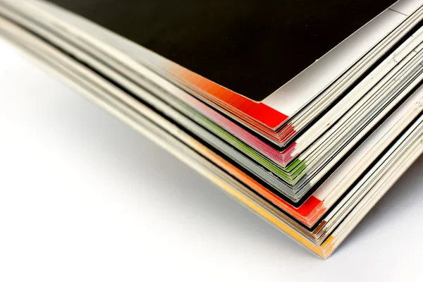 Empilement de magazines couleur — Photo