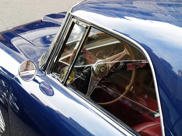 오래 된 파란 자동차 — 스톡 사진