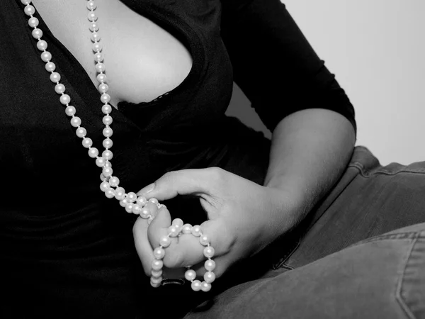 Girls with pearl necklace — Stock Photo, Image