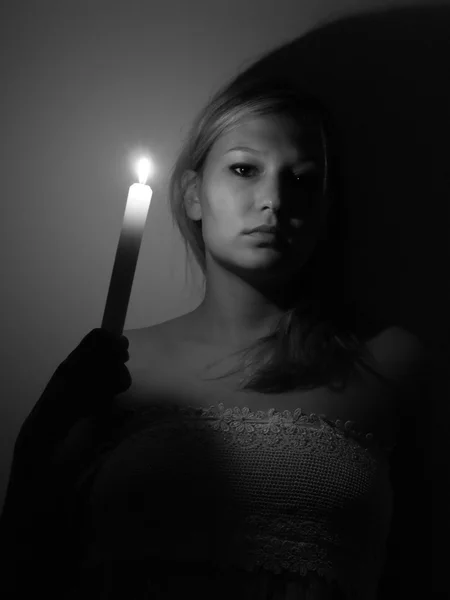 Dívka s svíčka — Stock fotografie
