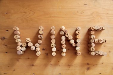 Korken als Schriftzug Wein