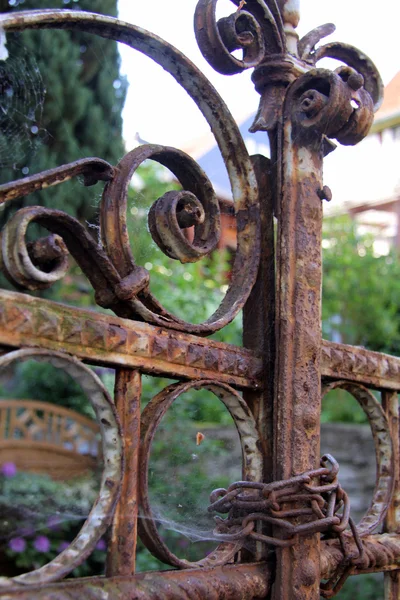 Rezavý iron gate — Stock fotografie