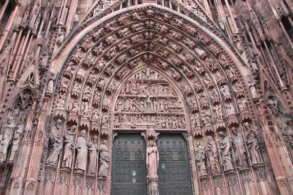 Portal av katedralen i strasbourg — Stockfoto