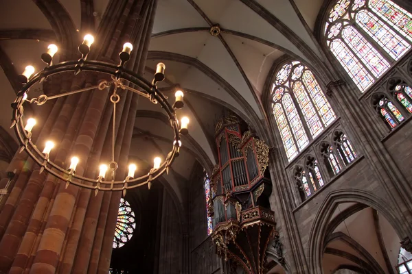 Ljusstake av katedralen i strasbourg — Stockfoto