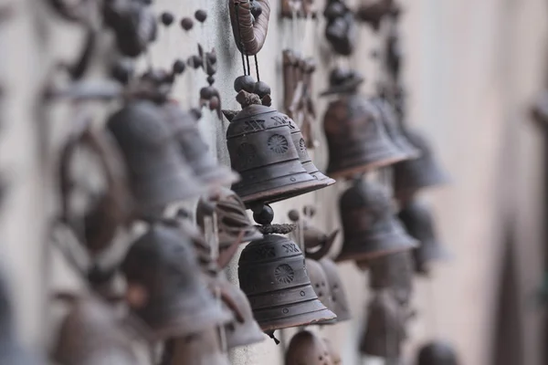 Las campanillas de la cerámica — Foto de Stock