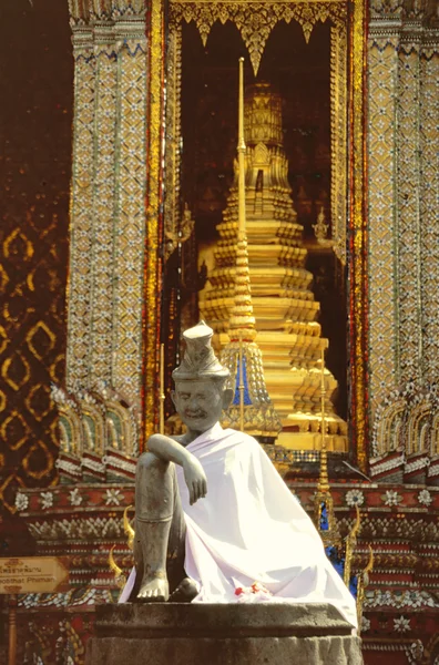 Socha strážce chrámu buddhistickými — Stock fotografie
